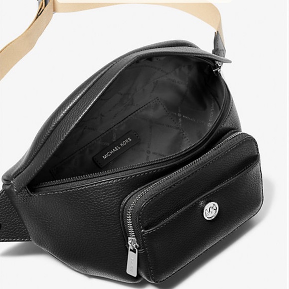 MICHAEL KORS
Maisie Large Pebbled Leather 2-in-1 Sling Pack
Black 
NWT - Picture 2 of 16